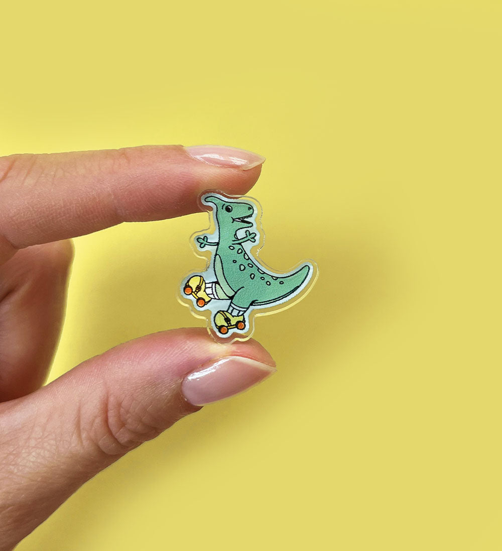 pins acrylique avec dinosaure rigolo sur roller
