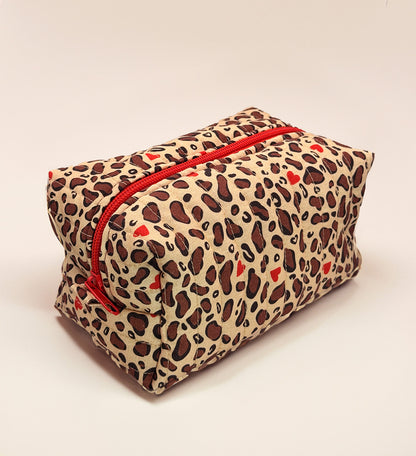 Lot trousse + Choucou léopard et coeurs