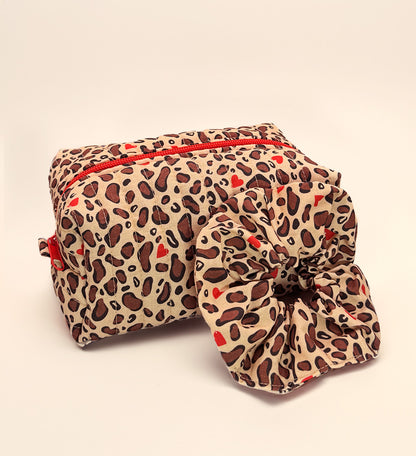 Lot trousse + Choucou léopard et coeurs